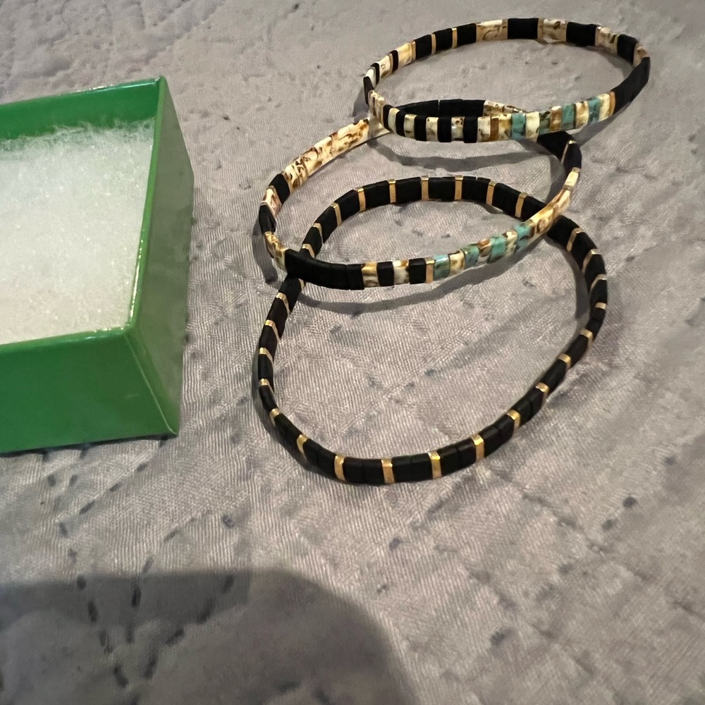 3 set Bracelets - Picture 4 of 6